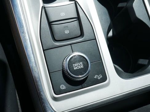 Used 2022 Ford Explorer XLT w/ Equipment Group 202A AWD/4WD image 23