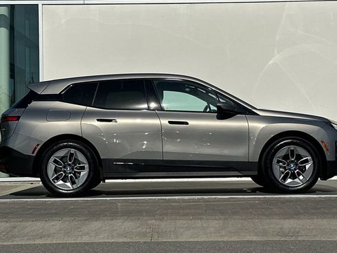 Used 2023 BMW iX xDrive50 image 2