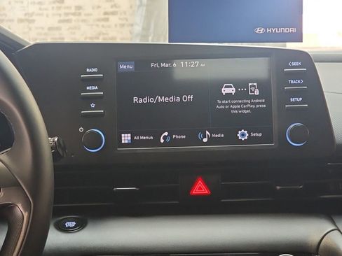 Certified 2025 Hyundai Elantra Sport image 18