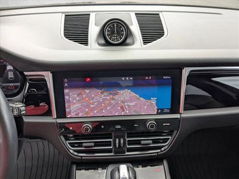 Used 2022 Porsche Macan image 15