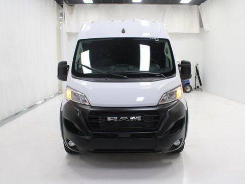 Used 2025 RAM ProMaster 2500 w/ Convenience Group image 24
