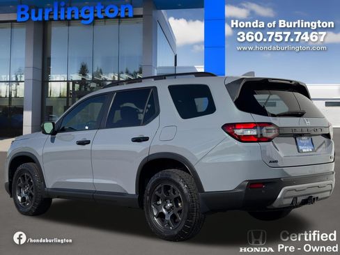 Certified 2025 Honda Pilot TrailSport image 4