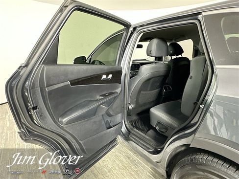 Used 2020 Kia Sorento LX image 13