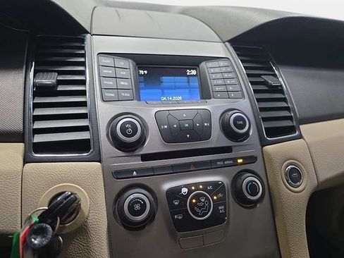 Used 2017 Ford Taurus SE FWD image 19