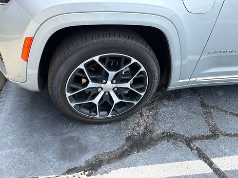 Used 2023 Jeep Grand Cherokee Summit AWD/4WD image 3