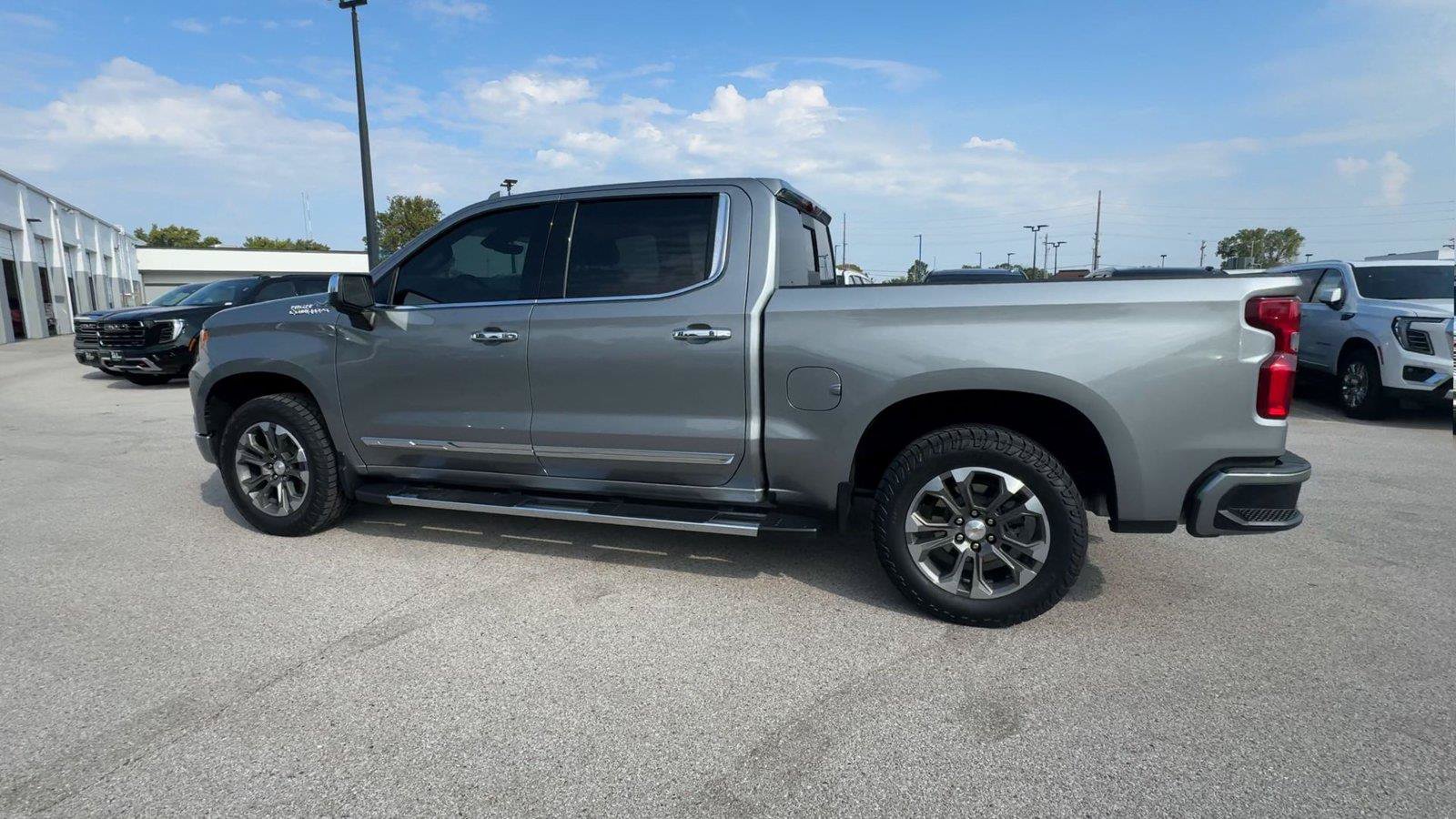 Used 2023 Chevrolet Silverado 1500 High Country w/ Technology Package AWD/4WD image 7