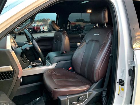 Used 2017 Ford F150 Platinum w/ Equipment Group 701A Luxury image 8