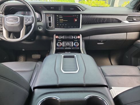 Used 2024 GMC Yukon XL Denali AWD/4WD image 16