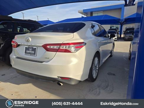 Used 2018 Toyota Camry XLE image 4