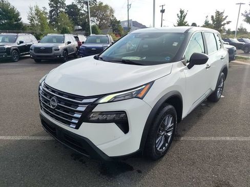 Used 2024 Nissan Rogue S AWD/4WD image 7