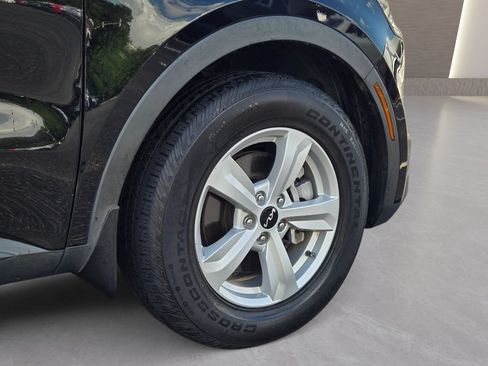 Used 2023 Kia Sorento LX FWD image 11
