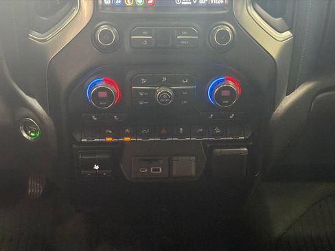Used 2022 Chevrolet Silverado 1500 LT AWD/4WD image 19