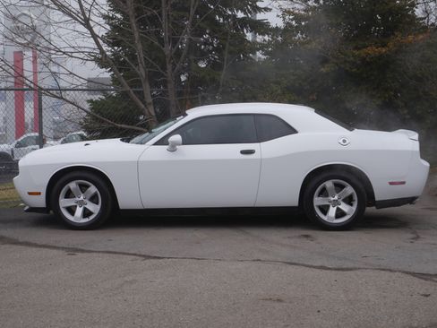 Used 2013 Dodge Challenger SXT image 12