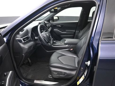 Used 2021 Toyota Highlander XSE FWD image 9