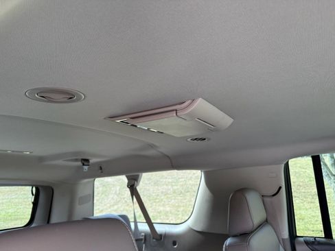 Used 2015 Chevrolet Suburban LTZ image 23