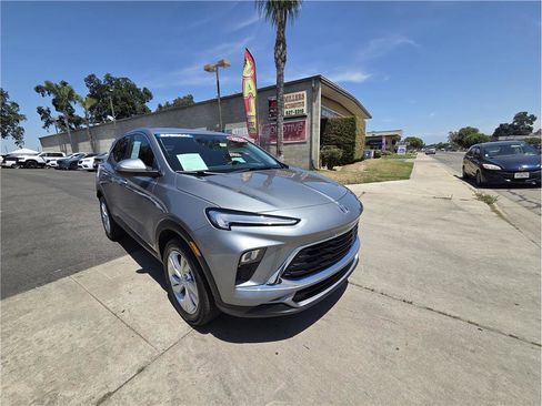 Used 2025 Buick Encore GX Preferred FWD image 3