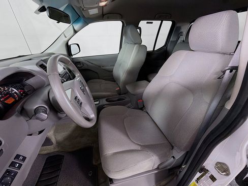 Used 2017 Nissan Frontier SV image 12