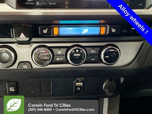 Used 2017 Toyota Tacoma TRD Off-Road AWD/4WD image 9