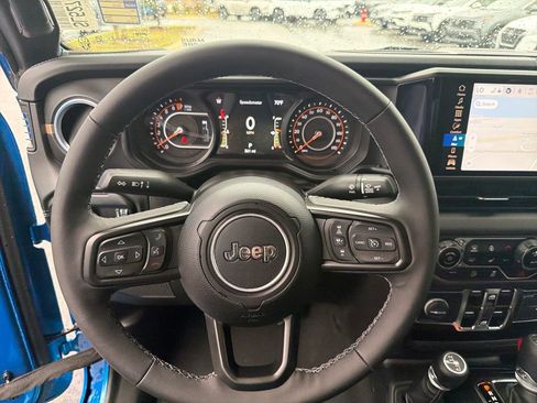 Used 2025 Jeep Gladiator Sport w/ Premium Package image 22