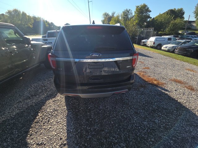 Used 2017 Ford Explorer XLT w/ Equipment Group 202A AWD/4WD image 4