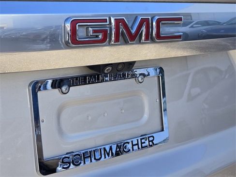 Used 2021 GMC Yukon Denali w/ Denali Premium Package image 10