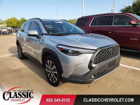 Used 2023 Toyota Corolla Cross XLE w/ Convenience Package FWD image 1