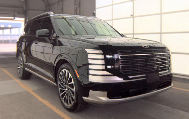 Used 2026 Hyundai Palisade Calligraphy AWD/4WD image 3