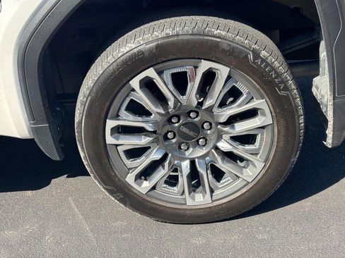 Used 2024 GMC Sierra 1500 Denali Ultimate image 10