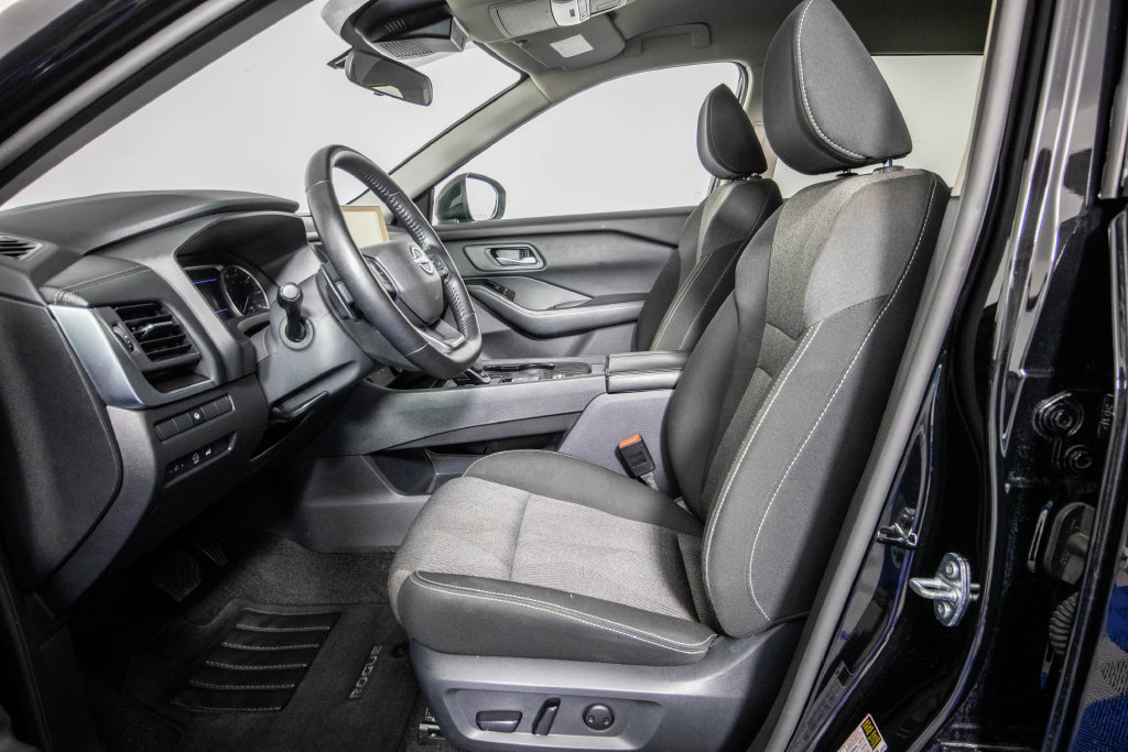 Used 2025 Nissan Rogue SV FWD image 10