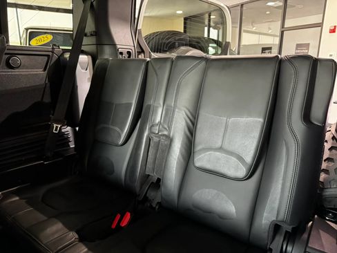 Used 2020 Land Rover Defender 110 HSE AWD/4WD image 26
