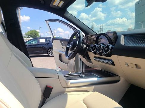 Used 2025 Mercedes-Benz GLA 250 4MATIC image 17