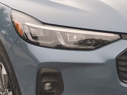 Used 2024 Ford Escape Platinum image 10