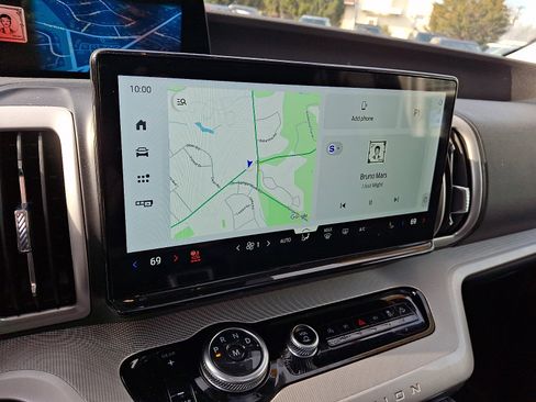 Used 2025 Ford Expedition Active image 19