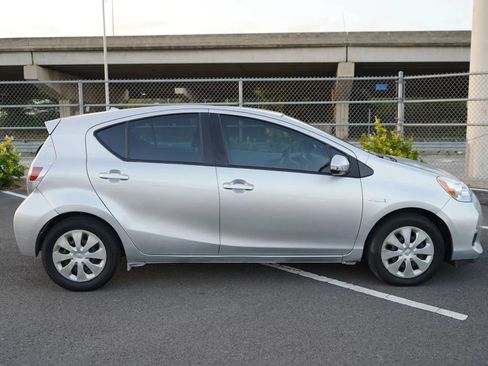 Used 2014 Toyota Prius C One FWD image 20