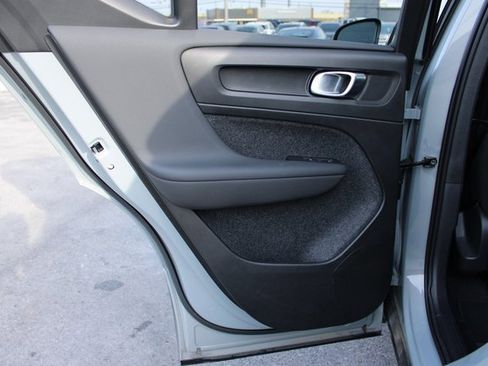 Used 2025 Volvo XC40 B5 Plus image 30