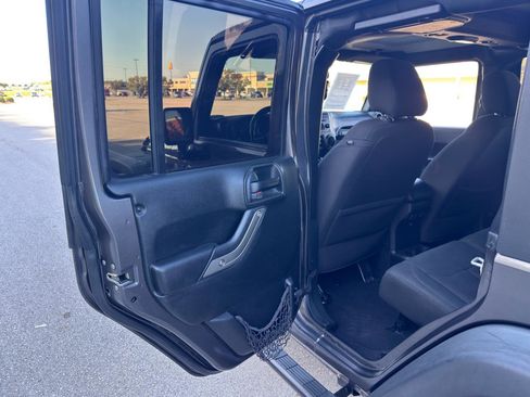 Used 2018 Jeep Wrangler Unlimited Sport S AWD/4WD image 37