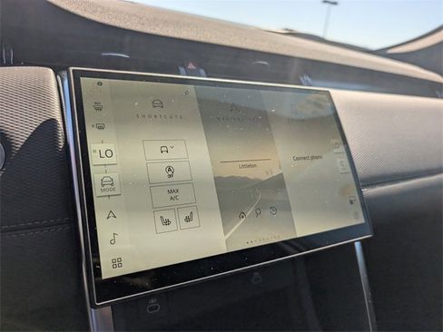 New 2025 Land Rover Discovery Sport Dynamic SE image 9