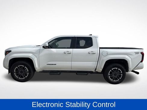 Used 2025 Toyota Tacoma TRD Sport AWD/4WD image 6