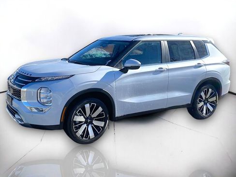 New 2026 Mitsubishi Outlander SE image 2