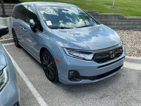 Used 2025 Honda Odyssey Sport-L image 4