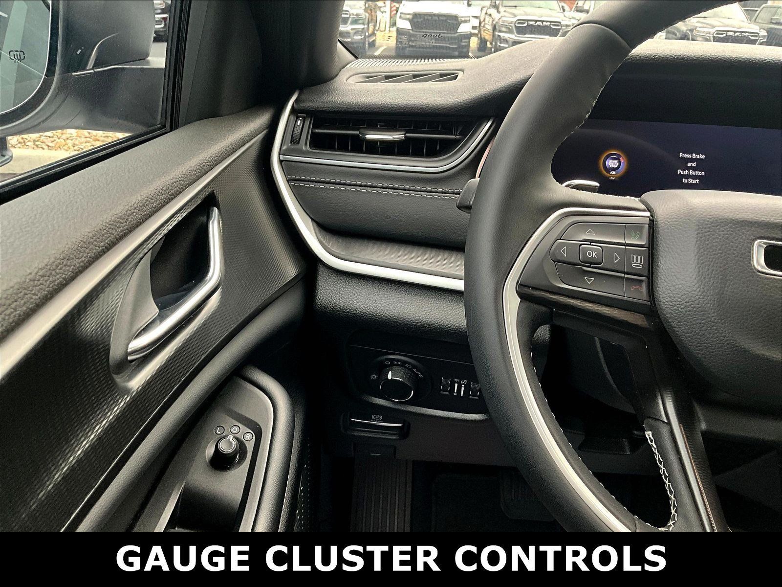 Used 2025 Jeep Grand Cherokee L Laredo w/ Luxury Tech Group I AWD/4WD image 5