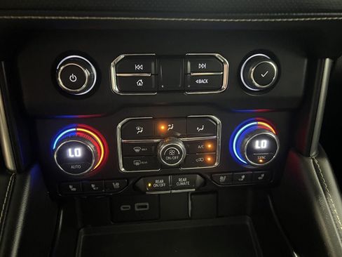 Used 2023 Chevrolet Tahoe Premier AWD/4WD image 14