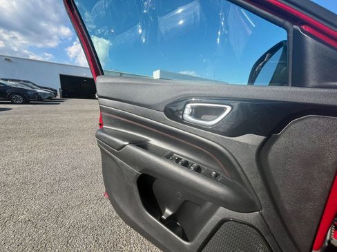 Used 2025 Jeep Compass Trailhawk AWD/4WD image 18