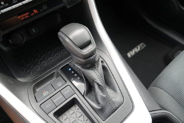 Used 2021 Toyota RAV4 LE FWD image 36
