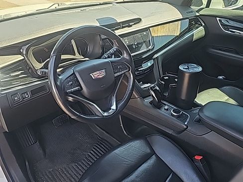 Used 2020 Cadillac XT6 Premium Luxury FWD image 9