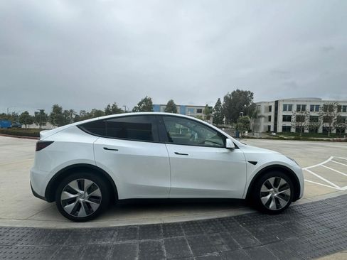 Used 2023 Tesla Model Y Long Range AWD/4WD image 6