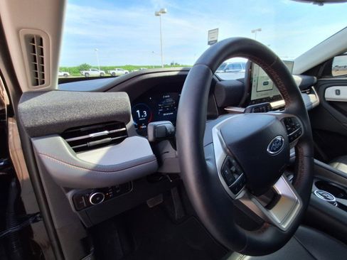 Used 2025 Ford Explorer Active w/ Active Comfort Package AWD/4WD image 10