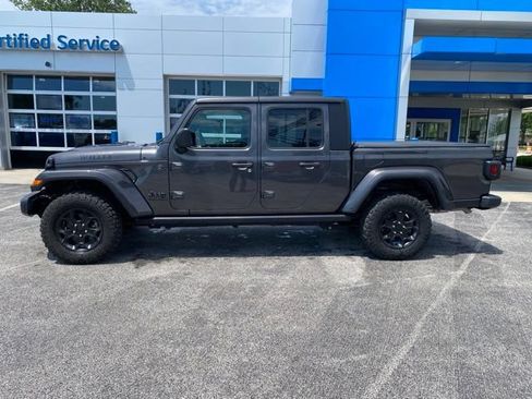 Used 2023 Jeep Gladiator Sport AWD/4WD image 2