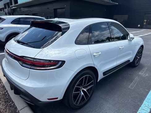 Certified 2023 Porsche Macan AWD/4WD image 4