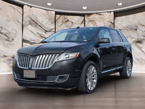 Used 2013 Lincoln MKX FWD image 2